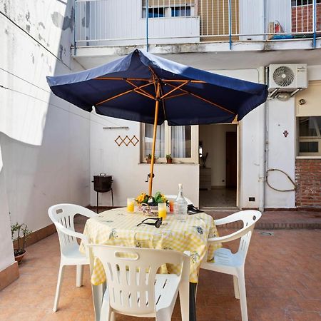 Tra Il Centro E Il Mare Apartment Con Terrazzo 阿齐·卡斯特罗 外观 照片