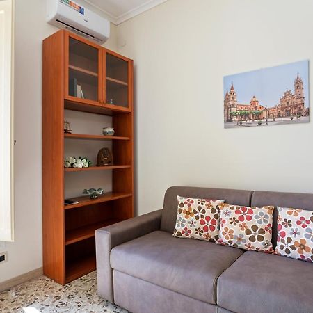 Tra Il Centro E Il Mare Apartment Con Terrazzo 阿齐·卡斯特罗 外观 照片