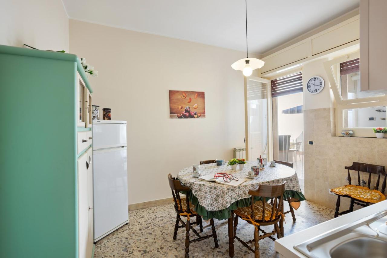 Tra Il Centro E Il Mare Apartment Con Terrazzo 阿齐·卡斯特罗 外观 照片
